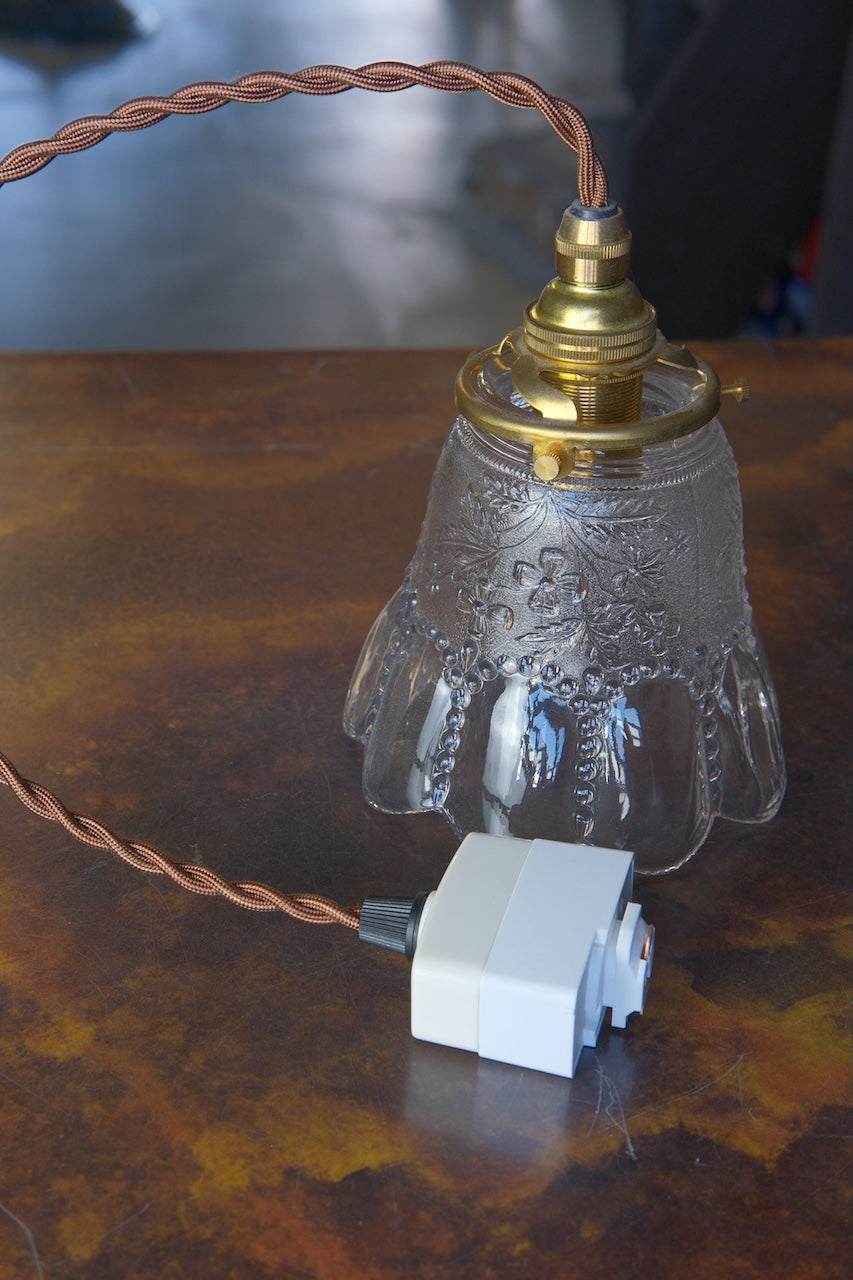 ANTIQUE AMERICAN GLASS SHADE