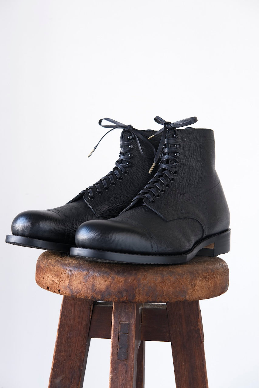 Black Sign アーミーラストミッドカットドレスブーツ BLACK SIGN EMBOSSED CALF ARMY LAST MIDCUT DRESS – grandguignol
