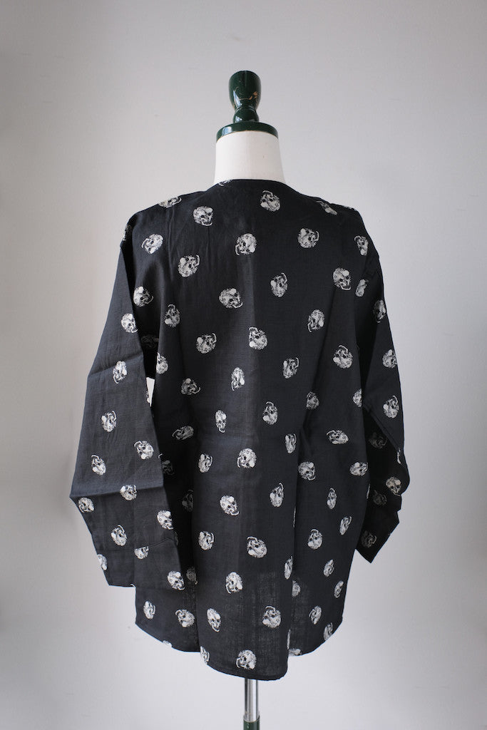 BLACK SIGN SKULL DOTS LATE NIGHT SHIRT