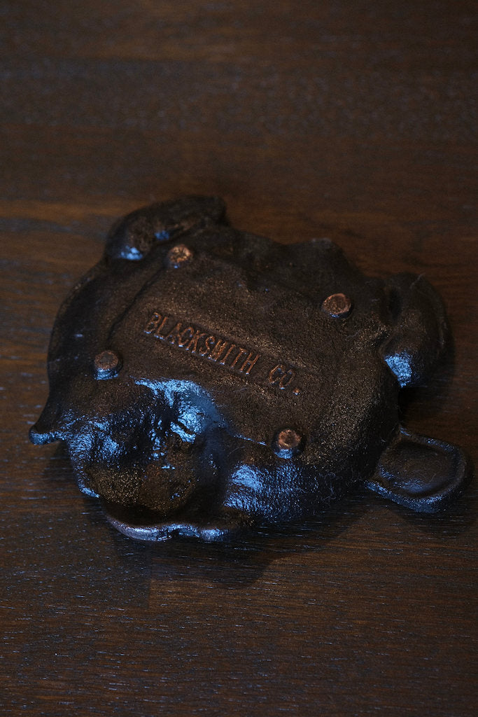 BLACK SMITH BULL DOG ASHTRAY
