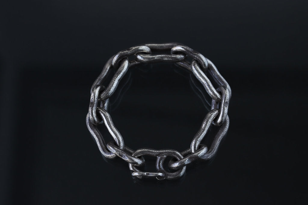 LYNCH SILVER SMITH DOGBONE BRACELET – grandguignol