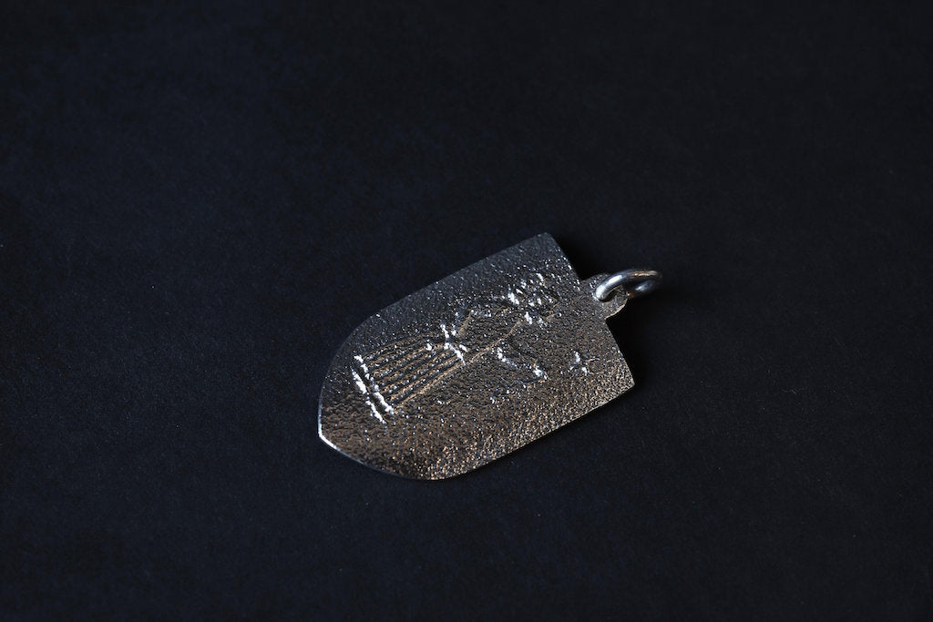 DARRYL BEGAY SHIELD TOP