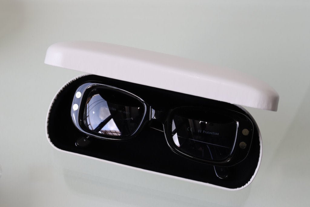 BIG SUNGLASSES CASE WHITE