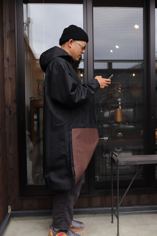 BLACK SIGN SLICKER COAT