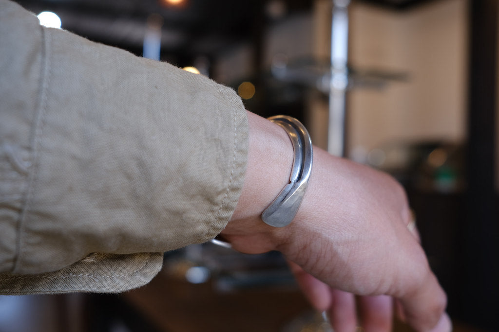 JAMES FAKS TRIANGLE THIN BANGLE