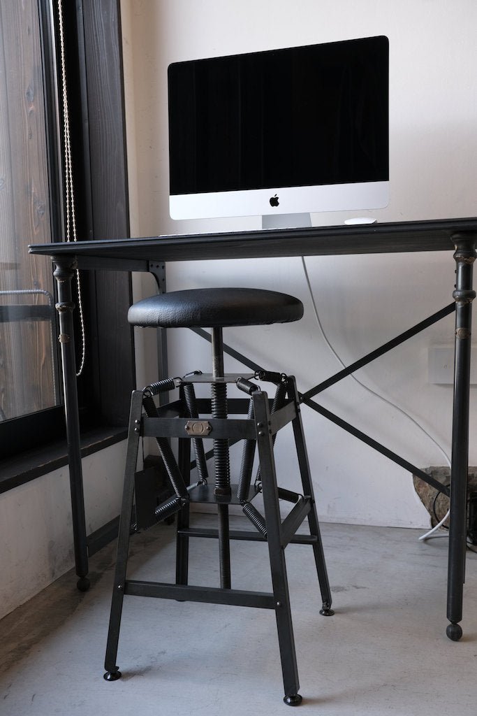 BLACK SMITH SPRING STOOL