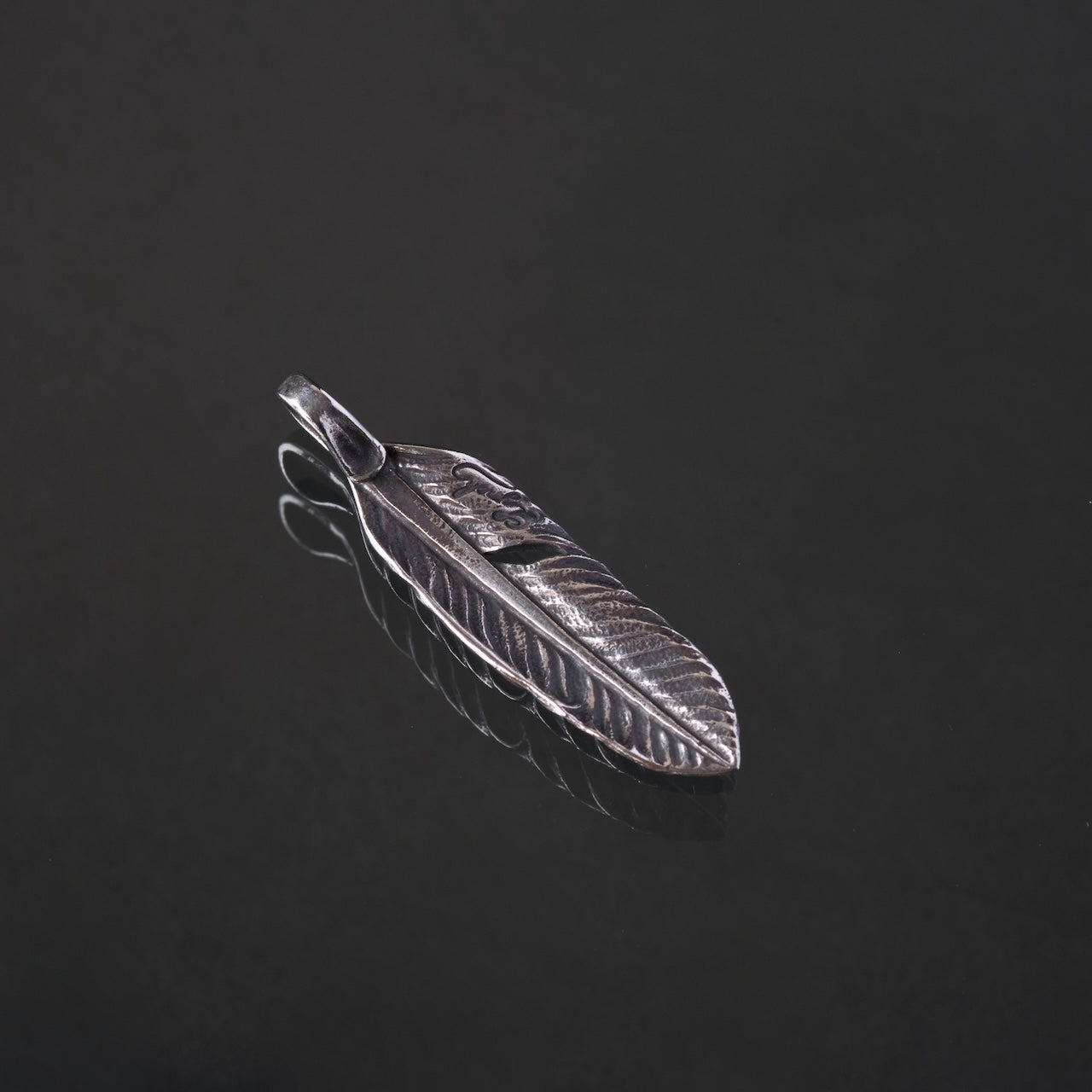 LYNCH SILVER SMITH FEATHER (S)