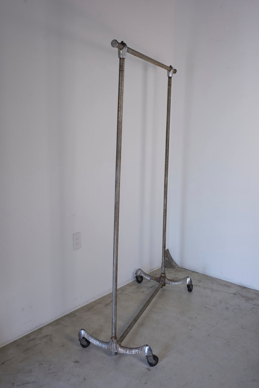 ANTIQUE IRON HANGER RACK Art deco