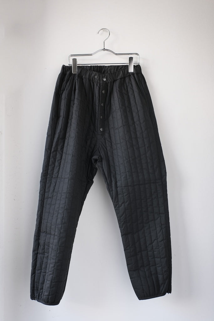 BLACK SIGN OILED QUILTING ATHLETIC PANTS