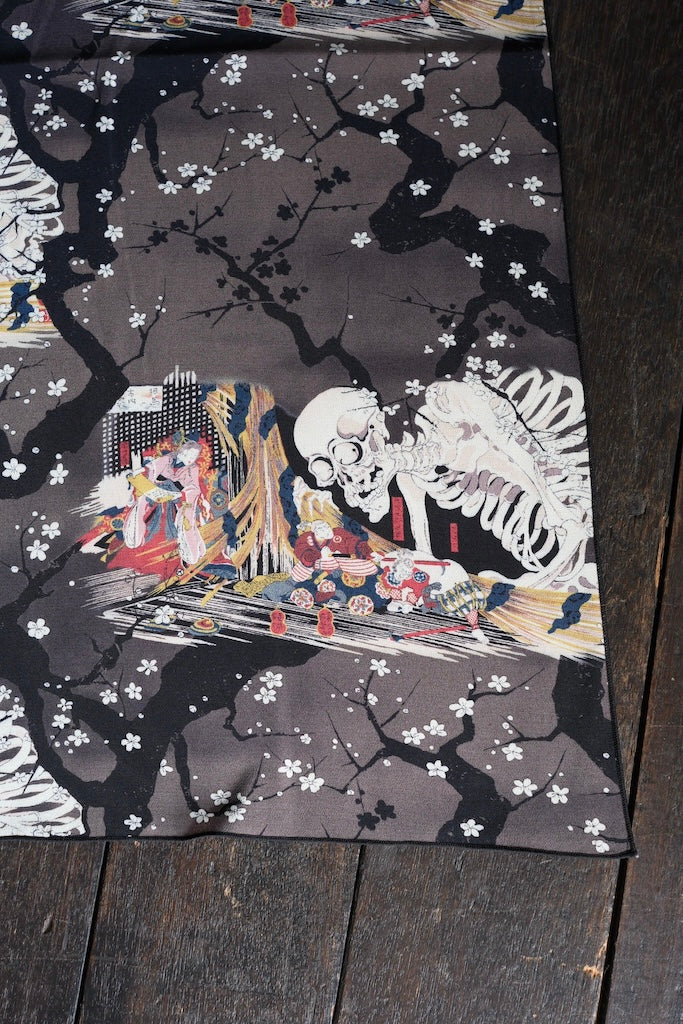 BLACK SIGN KUNIYOSHI UTAGAWA SCARF