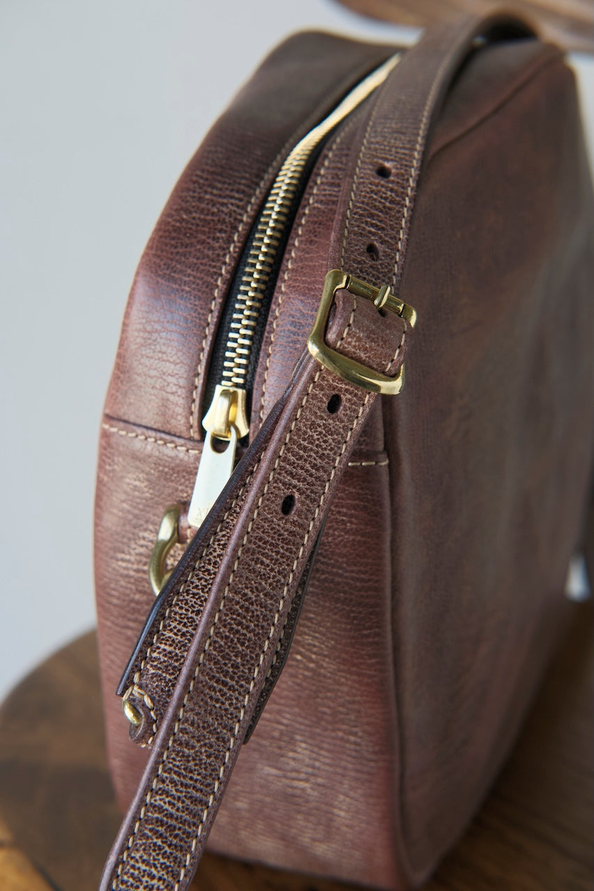 MANIFOLD MINI BRIEF WAX BROWN HORSE