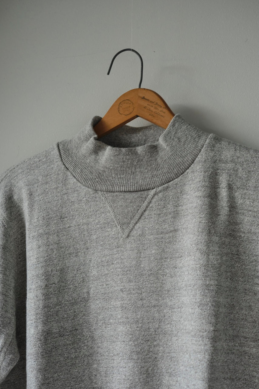 DEVISE FACTORY HIGH NECK SWEATSHIRT