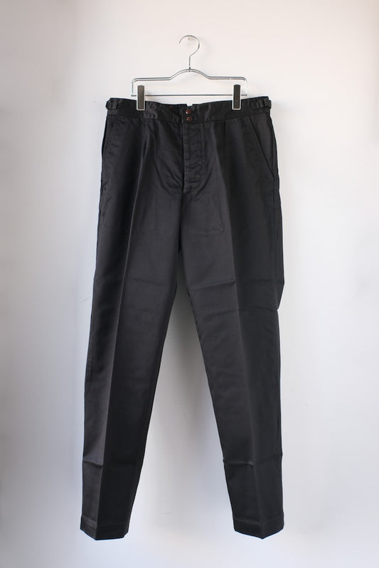 BLACK SIGN SIDE ADJUSTABLE NARROW CHINO TROUSERS