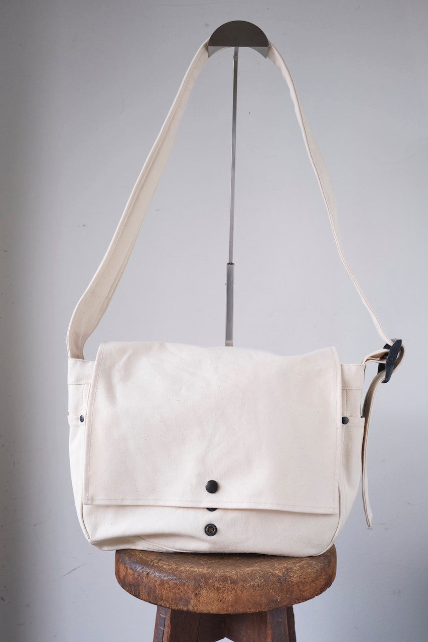 BLACK SIGN CHRONICLE BAG