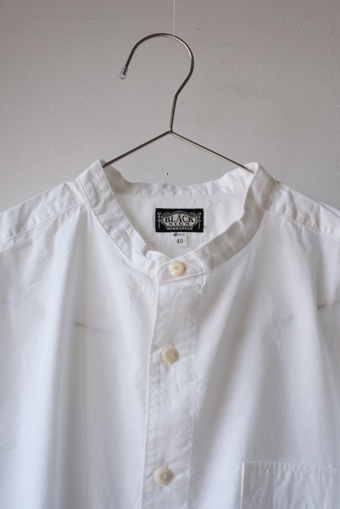 BLACK SIGN BAND COLLAR IMMIGRANT SHIRT