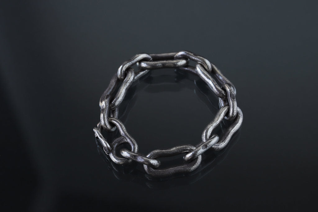 LYNCH SILVER SMITH DOGBONE BRACELET – grandguignol